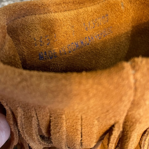 Almost NEW Minnetonka Women's 3-Layer Fringe Boot  size 7 - Picture 5 of 14